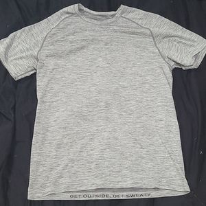 Lululemon tshirt